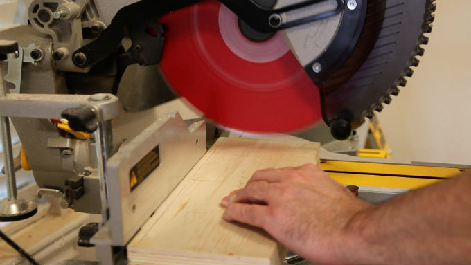 A Helpful Miter Saw Buying Guide For Those That Need It